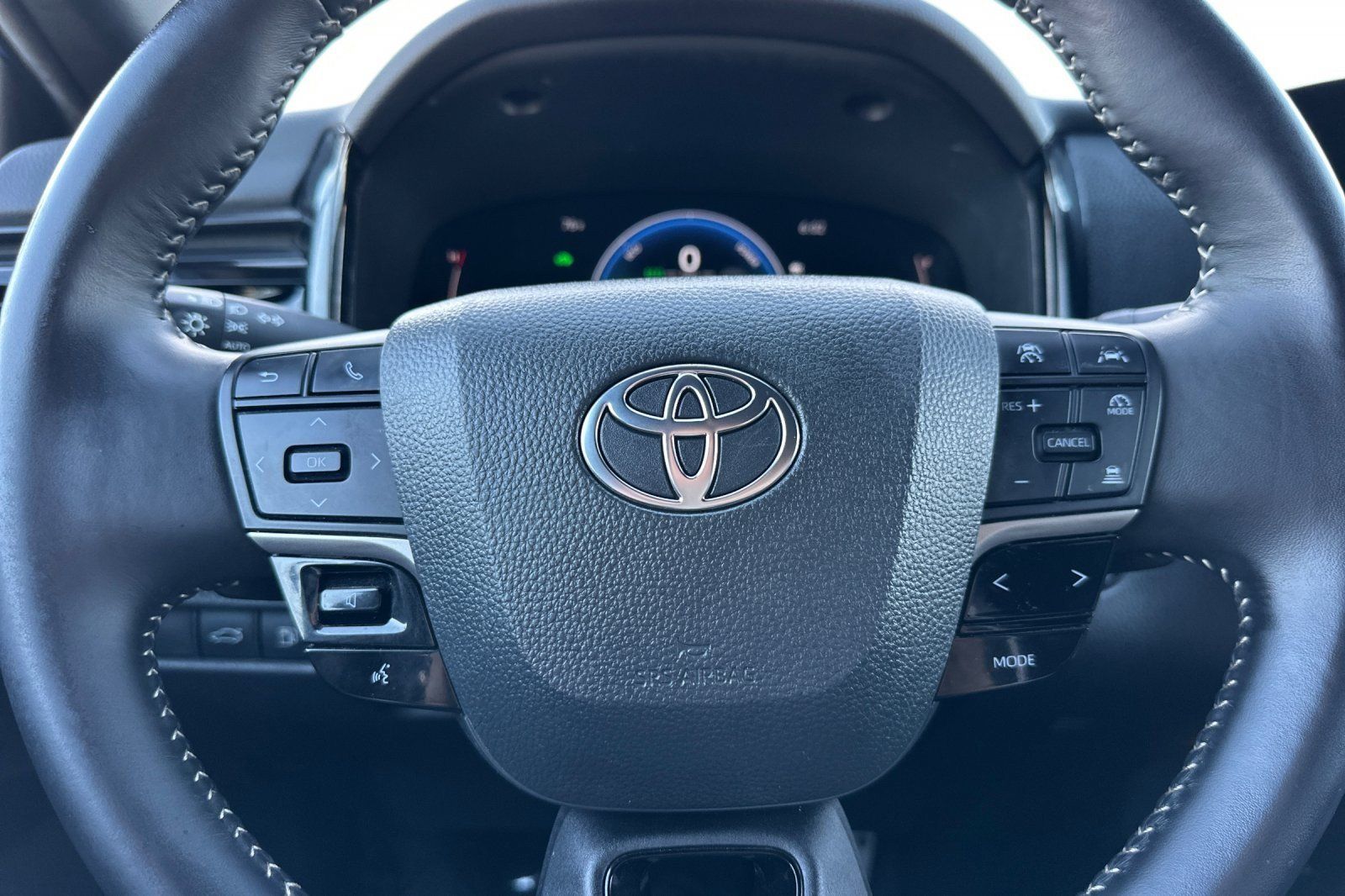 Used 2025 Toyota Camry SE w/ Convenience Package FWD image 21