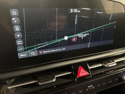 Certified 2025 Kia Niro SX image 23