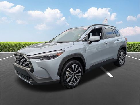 Certified 2024 Toyota Corolla Cross XLE image 8