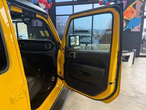 Used 2019 Jeep Wrangler Unlimited Sahara w/ Uconnect 4C Nav & Sound Group image 20