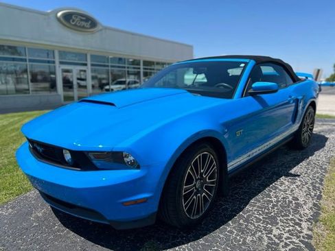 Used 2010 Ford Mustang GT RWD image 4