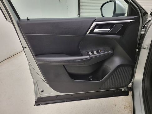 Used 2024 Mitsubishi Outlander FWD image 25