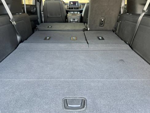 Certified 2023 GMC Yukon XL SLT w/ SLT Premium Package RWD image 17