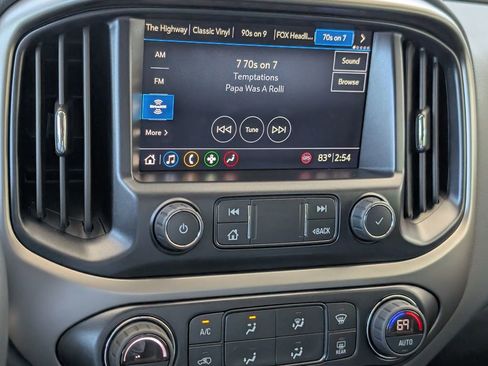 Used 2022 Chevrolet Colorado Z71 AWD/4WD image 27