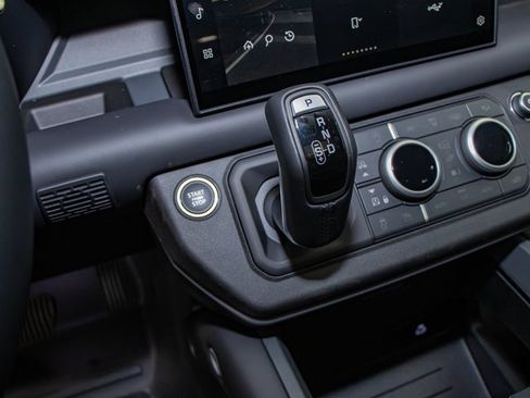 Used 2025 Land Rover Defender 110 S image 19