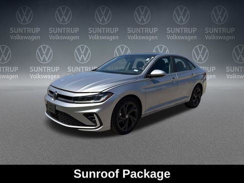 Used 2025 Volkswagen Jetta SE w/ Sunroof Package FWD image 9