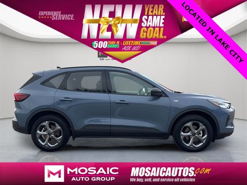 Used 2025 Ford Escape ST-Line image 2