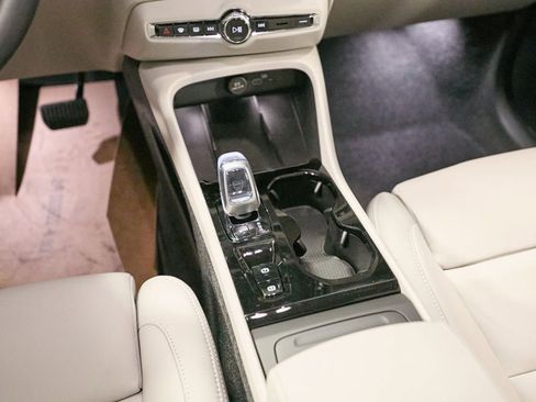 New 2026 Volvo XC40 B5 Plus w/ Climate Package image 20