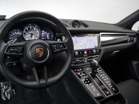Used 2025 Porsche Macan S image 4