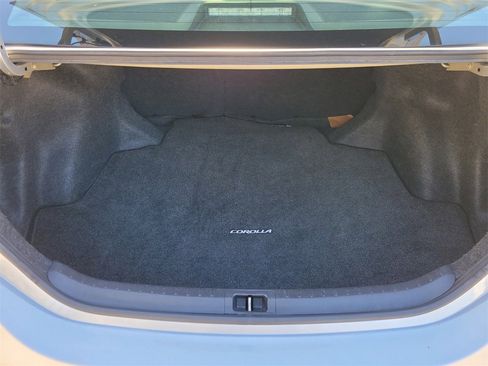 Used 2019 Toyota Corolla LE image 8