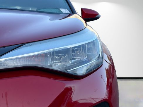 Used 2021 Toyota C-HR XLE FWD image 9