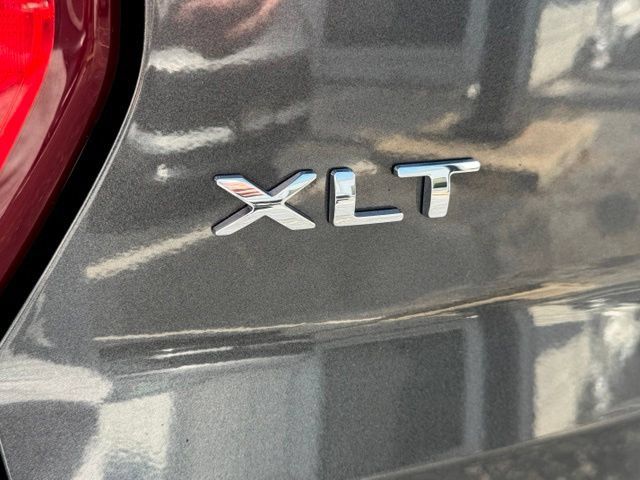 Used 2017 Ford Explorer XLT w/ Equipment Group 201A FWD image 7