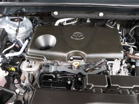 Used 2020 Toyota RAV4 XLE FWD image 29