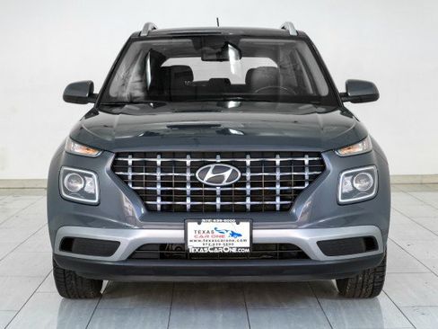 Used 2024 Hyundai Venue SEL FWD image 3