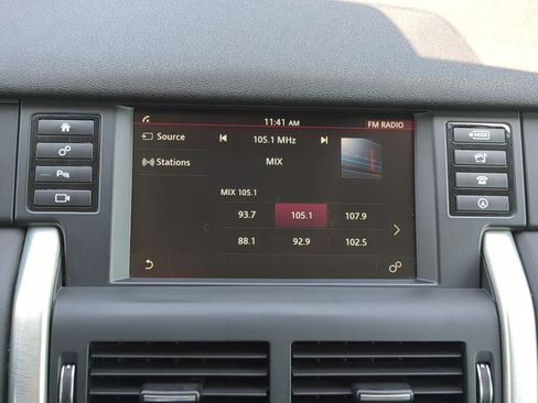 Used 2019 Land Rover Discovery Sport SE AWD/4WD image 18