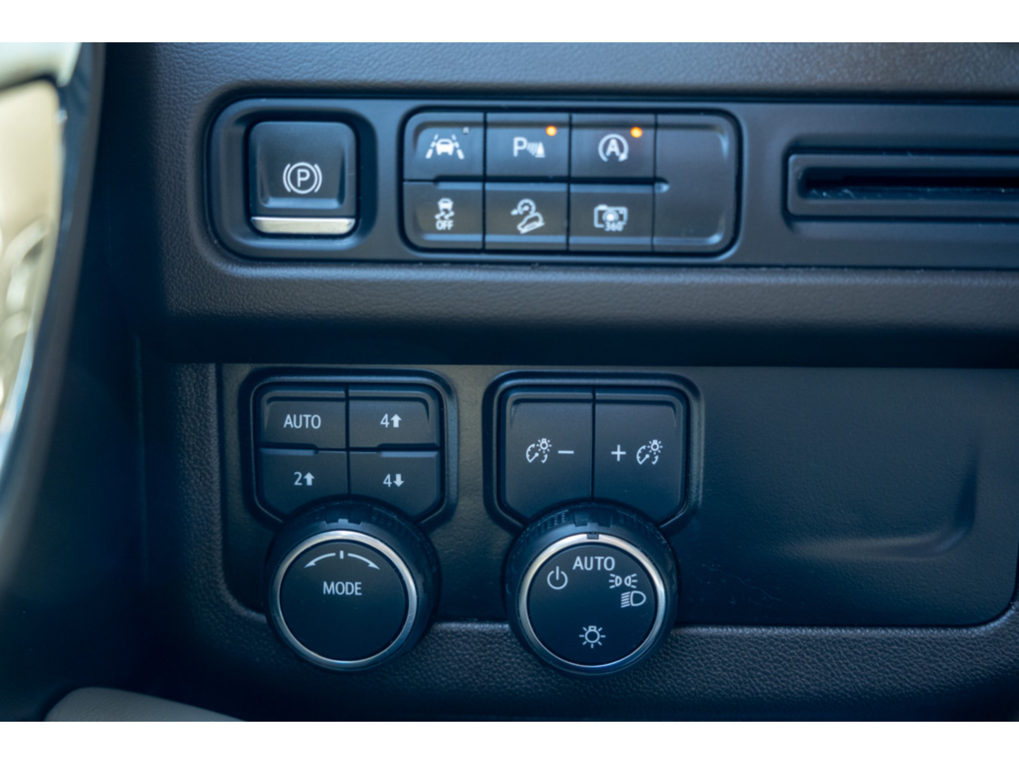 Used 2023 Chevrolet Tahoe Z71 w/ Luxury Package AWD/4WD image 29