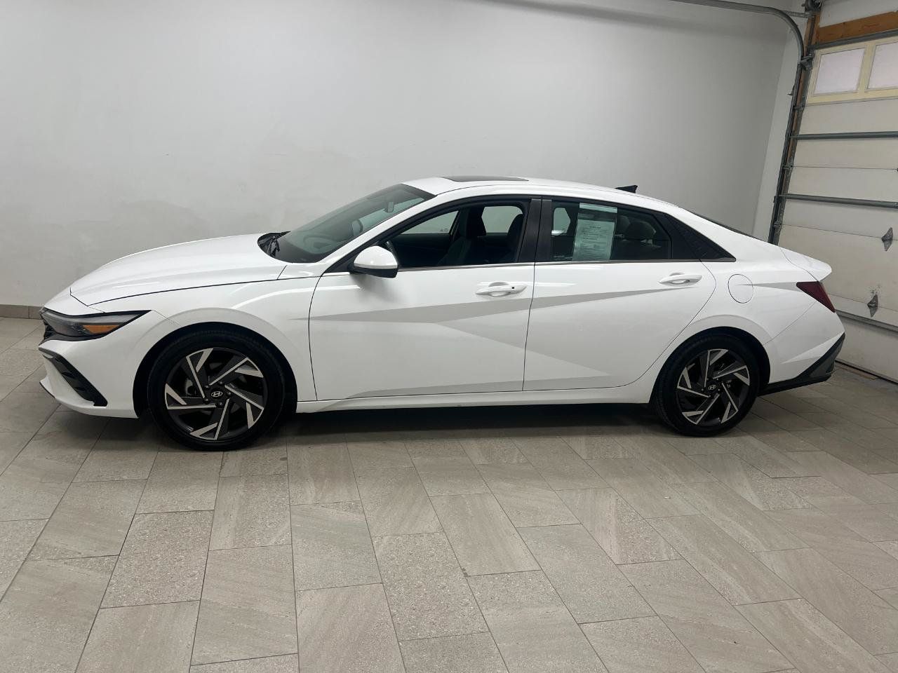 Used 2025 Hyundai Elantra SEL FWD image 3