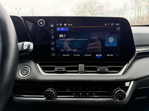 Used 2025 Chevrolet Equinox LT image 14