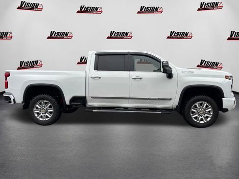 Used 2024 Chevrolet Silverado 2500 High Country w/ Technology Package AWD/4WD image 4