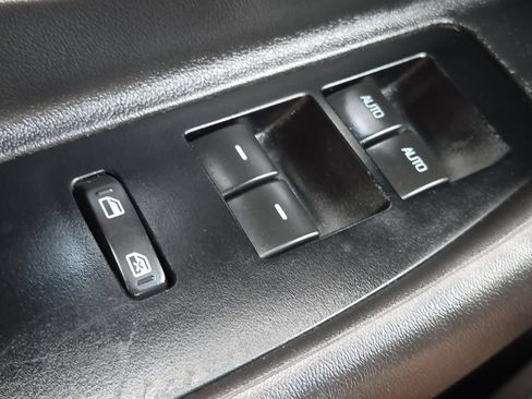 Used 2012 Ford Taurus Limited FWD image 28