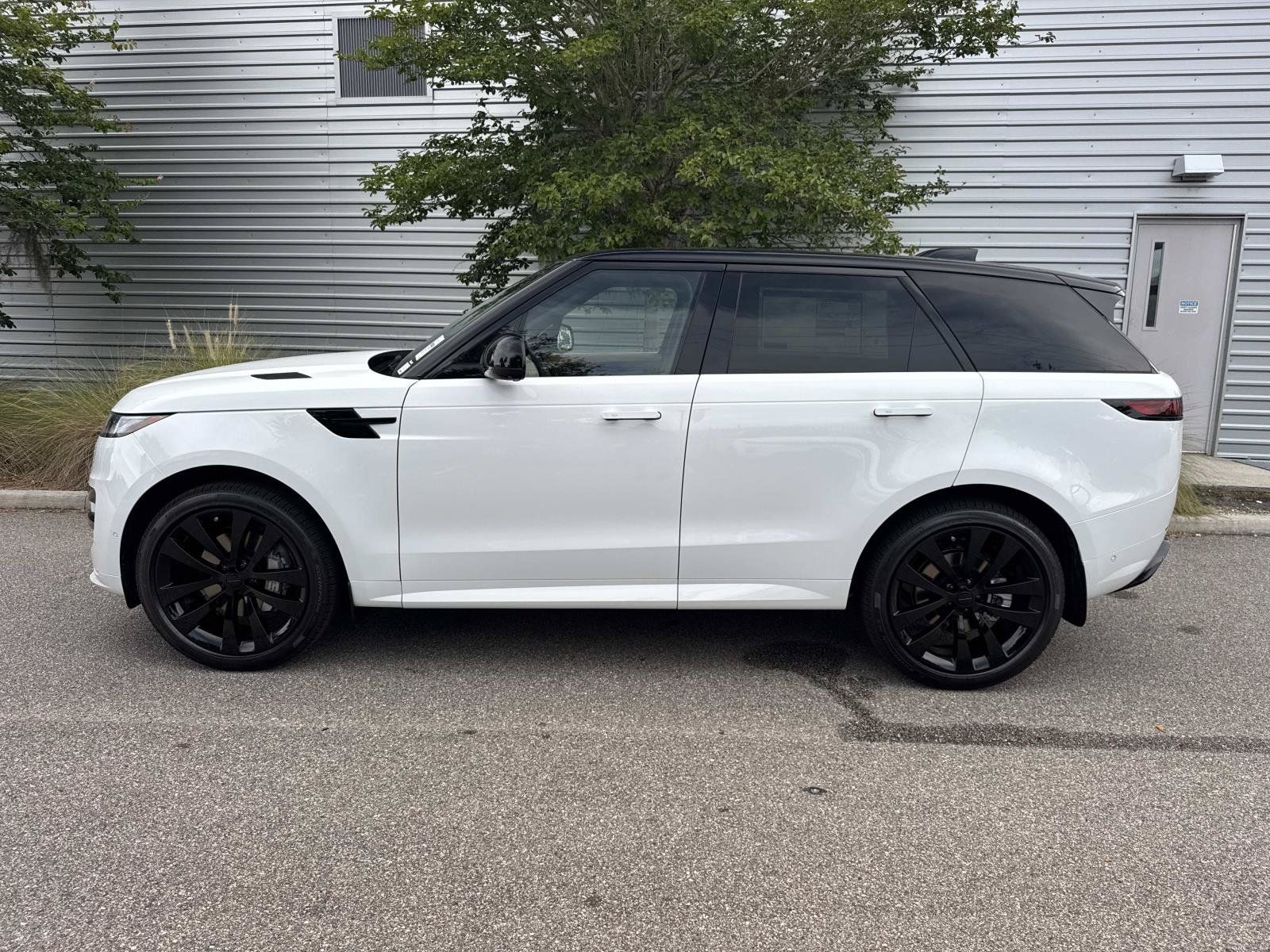 New 2026 Land Rover Range Rover Sport Dynamic SE AWD/4WD image 2