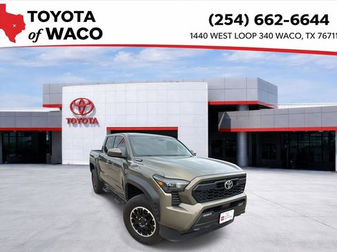 Used 2025 Toyota Tacoma TRD Off-Road AWD/4WD image 1