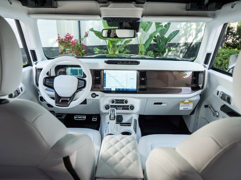 Used 2024 Ford Bronco Black Diamond image 4