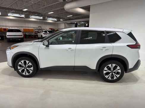 Used 2023 Nissan Rogue SV FWD image 4