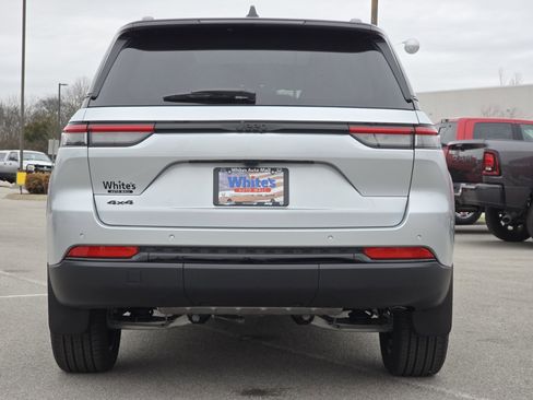 New 2025 Jeep Grand Cherokee Limited w/ MOPAR Finishing Package image 18