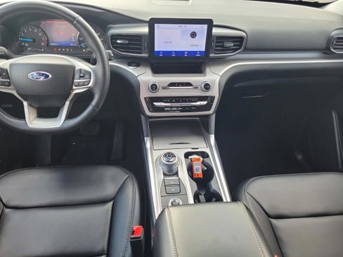 Used 2023 Ford Explorer XLT w/ Equipment Group 202A image 9