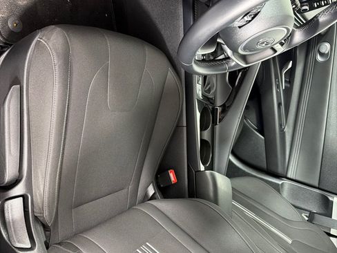Used 2022 Hyundai Elantra SEL w/ Convenience Package FWD image 9