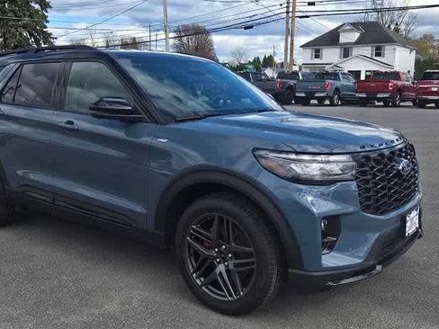 New 2026 Ford Explorer ST-Line w/ ST-Line Street Pack AWD/4WD image 8