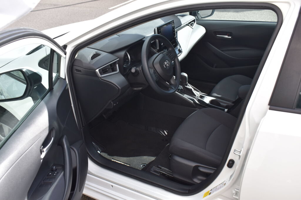 Certified 2021 Toyota Corolla LE w/ Carpet Mat Package (TMS) FWD image 18