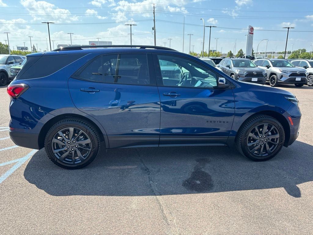 Used 2023 Chevrolet Equinox RS w/ RS Leather Package AWD/4WD image 4