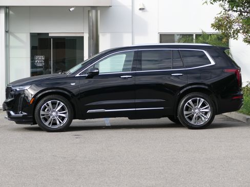 New 2025 Cadillac XT6 Premium Luxury image 2