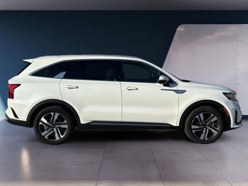 Certified 2024 Kia Sorento EX image 6