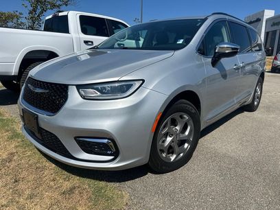 Used 2023 Chrysler Pacifica Limited