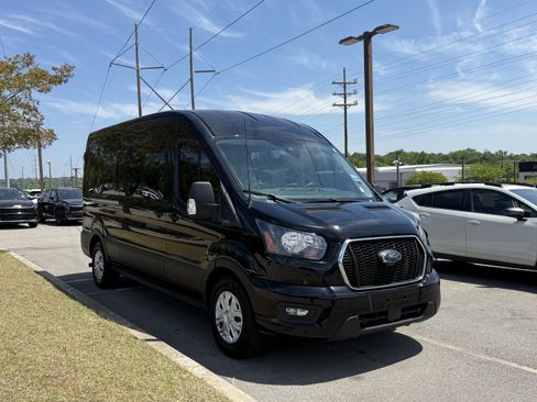 Used 2023 Ford Transit 350 XLT image 3