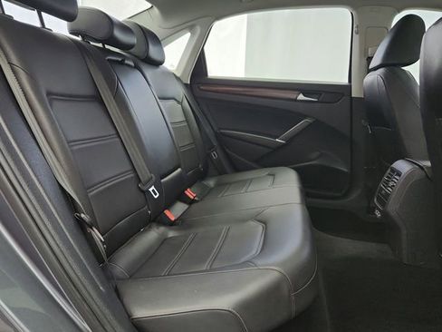 Used 2022 Volkswagen Passat 2.0T FWD image 29