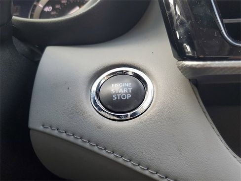 Used 2022 Toyota Highlander Platinum image 28