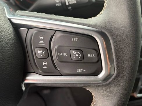 Used 2023 Jeep Wrangler Unlimited Sahara w/ Safety Group AWD/4WD image 17