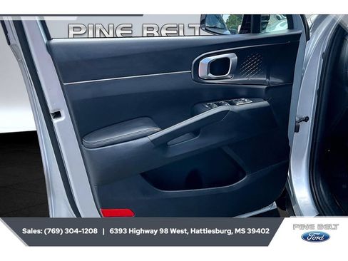 Used 2022 Kia Sorento S w/ Panoramic Sunroof Package FWD image 17