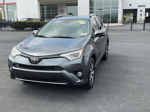 Used 2018 Toyota RAV4 XLE AWD/4WD image 1