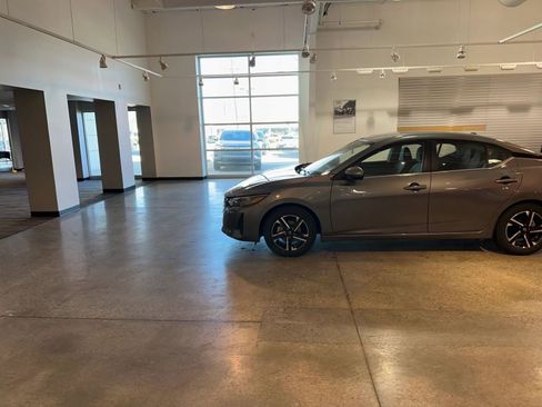 Used 2025 Nissan Sentra SV image 9