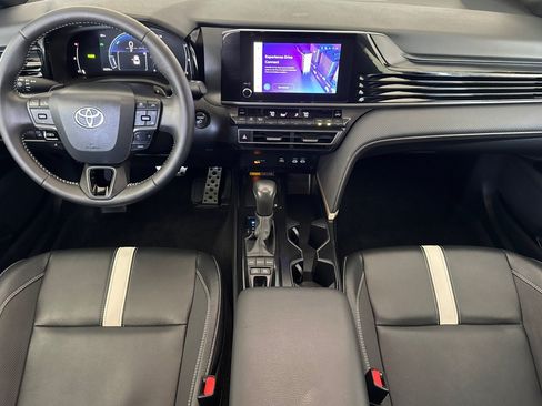 Used 2025 Toyota Camry SE FWD image 16