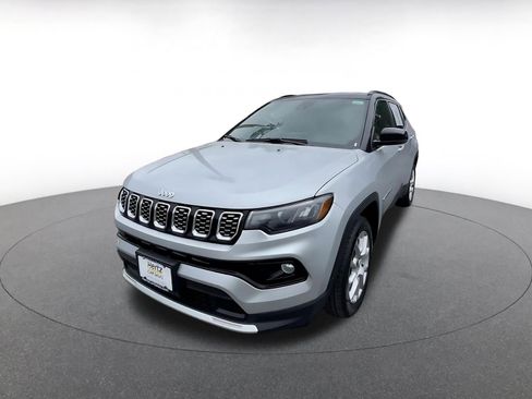 Used 2025 Jeep Compass Limited image 7
