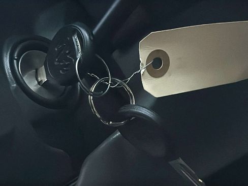 Used 2005 Dodge Grand Caravan SE image 33