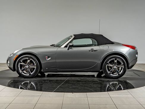Used 2006 Pontiac Solstice Convertible w/ Premium Package RWD image 9