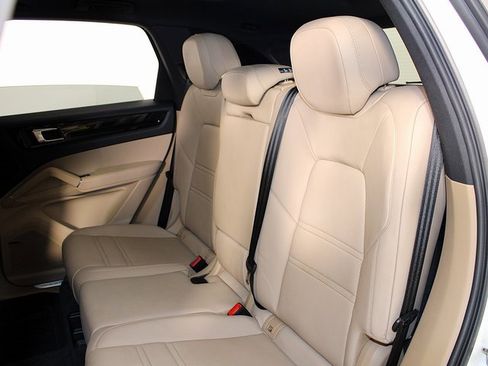 Used 2023 Porsche Cayenne image 22