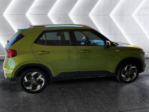 Certified 2024 Hyundai Venue SEL image 4